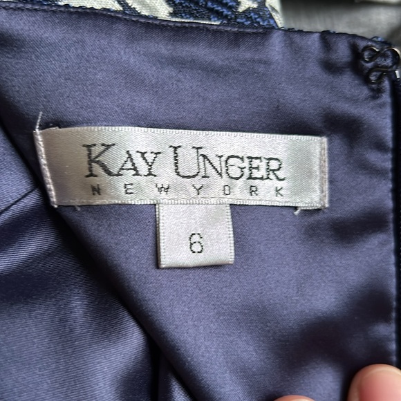 Kay Unger Net York Blue and White Floral EUC - Sz.6 - Picture 8 of 9
